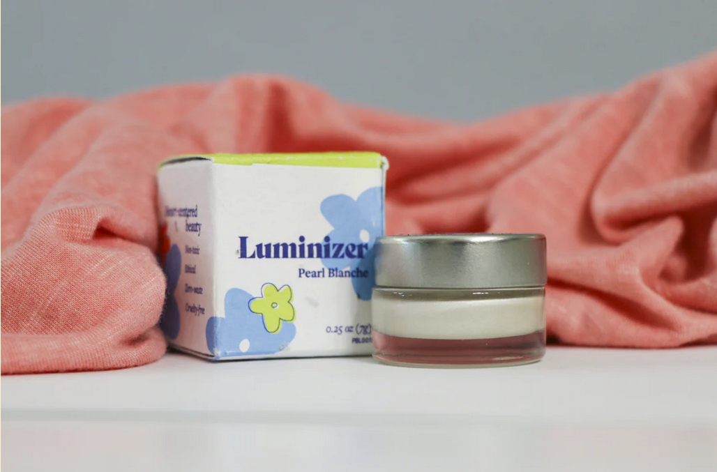 Pearl Blanche Luminizer Highlighter Makeup